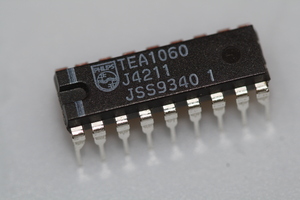 TEA1060 VERSATILE TELEPHONE TRANSMISSION IC DIP-18