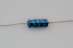 CAX00010/100-6,5X14 El-Capacitor 10uF/100V-6,5x14mm