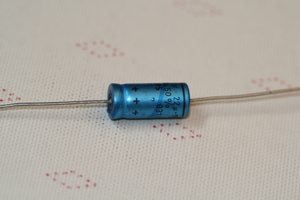 CAX00022/100 El-Capacitor 22µF/100V 8x18mm