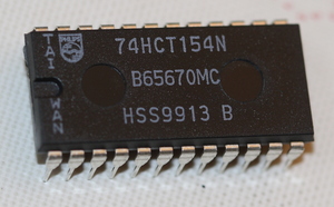 74HCT154 4-to-16 line decoder/demultiplexer DIP-24