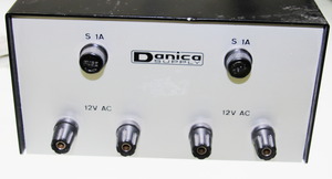 DANICA-46250 12VAC, 2A med bananbøsninger