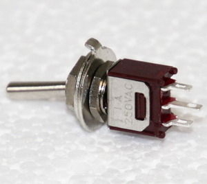 SKS04S Toggle Switch 1-pol ON/ON loddeøjne