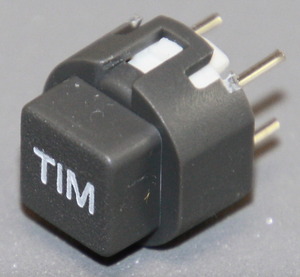 T000284-TIM Tryktast med påskrift "TIM"
