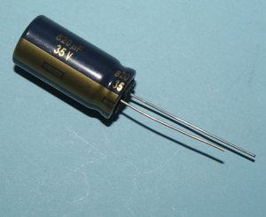 CSHT0820/35-P5 El-Capacitor 820µF/35V-P5-10X25