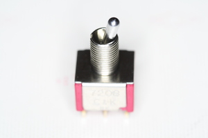 CK7208 Toggle Switch 2-pol ON/(ON) KORT knebel