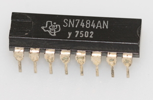 7484 16-bit random access memory DIP-16