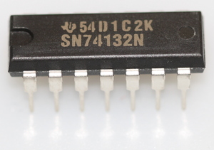 74132N  Quad 2-input NAND schmitt trigger DIP-14