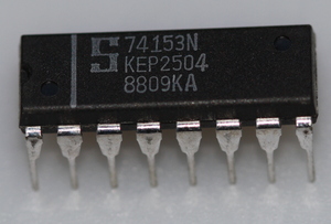 74153N Dual 4-line to 1-line data selector/multiplexer DIP-16