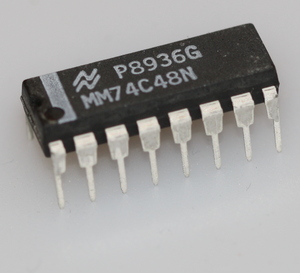 74C48 BCD to 7-segment decoder/driver with Internal Pullups DIP-16
