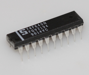 74F640 Octal bus transceiver with inverting three-state out DIP-20