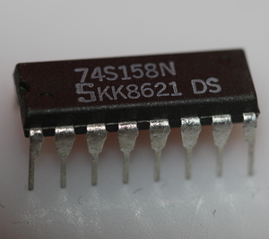 74S158 Quad 2-line to 1-line data selector/multiplexer DIP-16