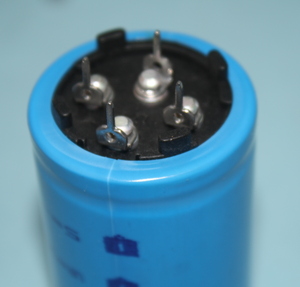 CS0680/200-4BEN  El-Capacitor 680µF/200V-4.Ben-35x50mm