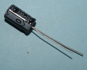 CS0330/25-P3,5-8X14 El-Capacitor 330µF/25V-P3,5-8X14