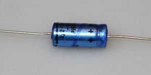 CAX00002,2/385  El-Capacitor 2,2µF/385V-8x18mm 2,2µF/385V