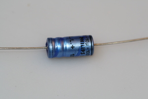 CAX00010/100-8X18 El-Capacitor 10uF/100V-8x18mm