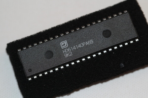 HD614140 4-Bit CMOS Microcomputer (Automotive)DIP-42