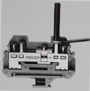 24.0168-22 4 mm Screw-clamping Adapter 1000 V, CAT II / 25 A Rød