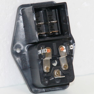 GSW6765 IEC C14 Power Connector Switch, Sikring både i fase og nul