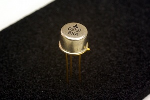 2SC2131 SI-N 30V 0.6A 0.8W 850MHz TO-39