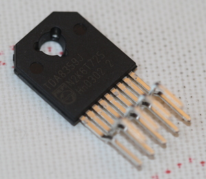 TDA8359J Full bridge vertical deflection out circuit in LVDMOS